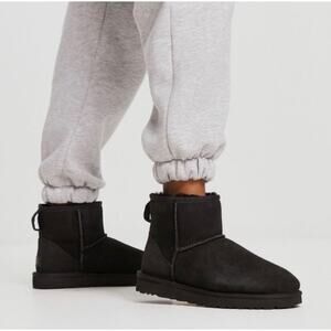 UGG 9 black classic Mini II Booties